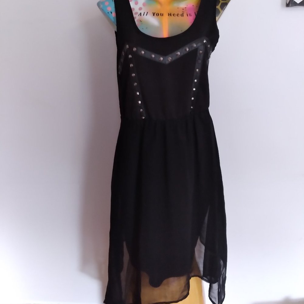 WOMANS CLOTHING - Picture 12 of 16